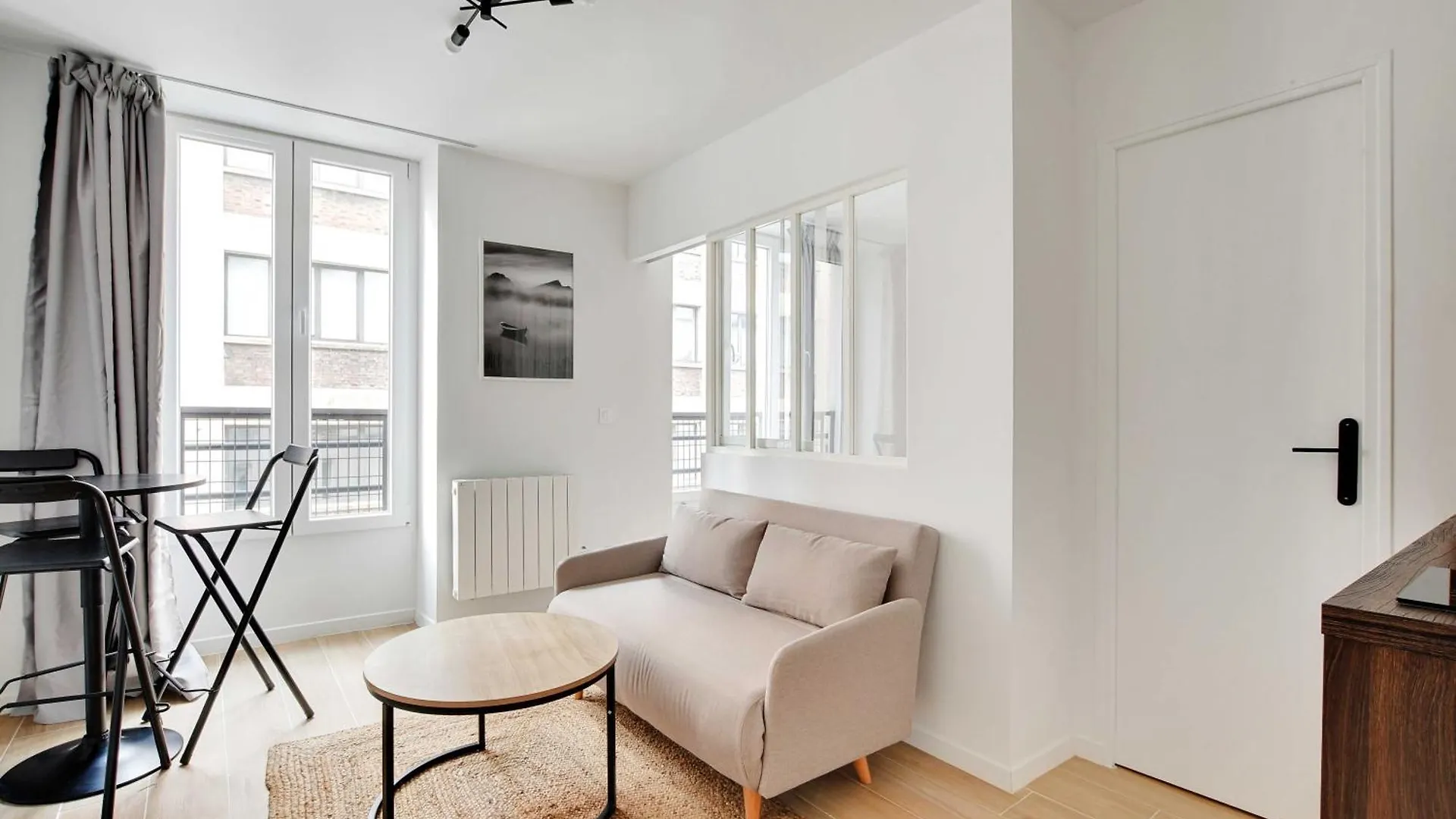Newly Renovated Appartements Residence Republique Parigi