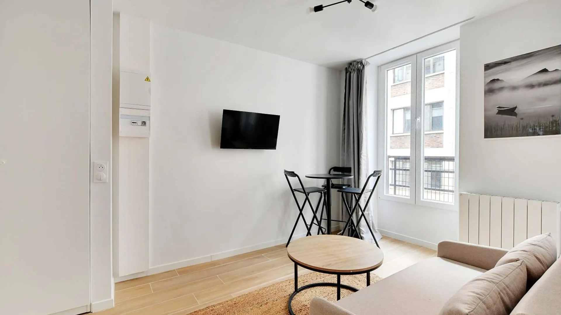 Newly Renovated Appartements Residence Republique Parigi